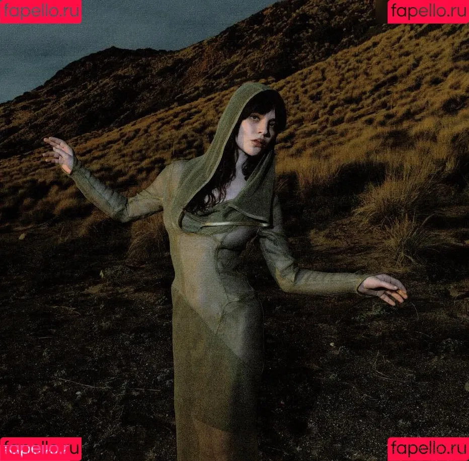 Sophie Thatcher / soapy.t / sophie_thatcher Onlyfans Photo Gallery 