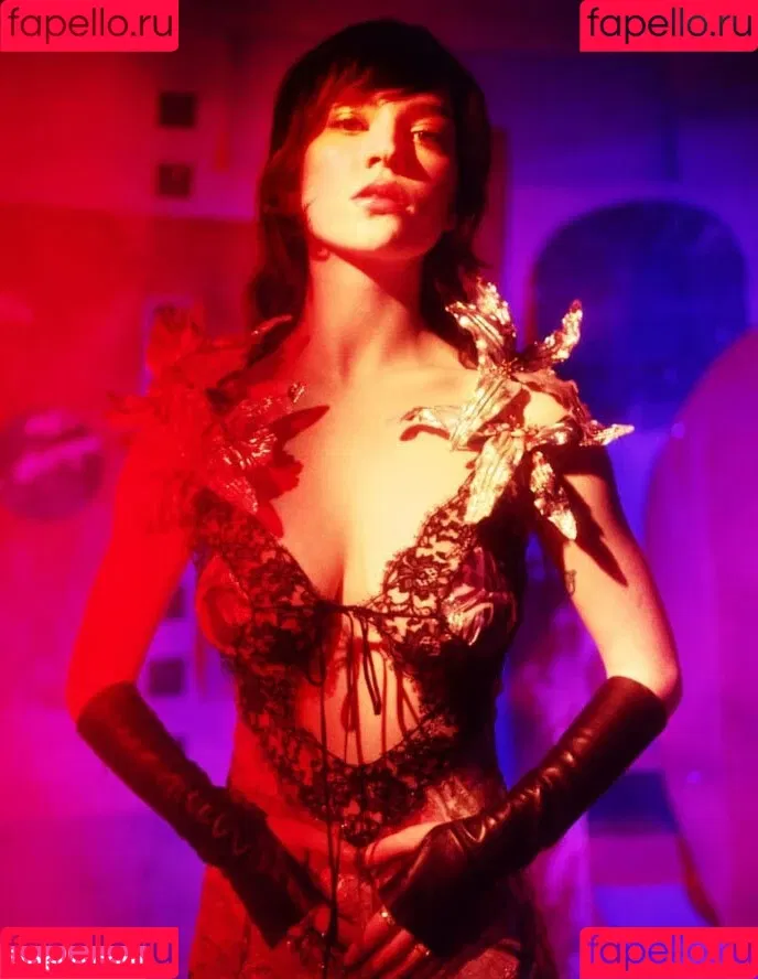 Sophie Thatcher / soapy.t / sophie_thatcher Onlyfans Photo Gallery 