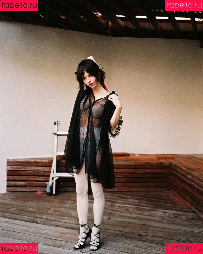 Sophie Thatcher / soapy.t / sophie_thatcher Onlyfans Photo Gallery 