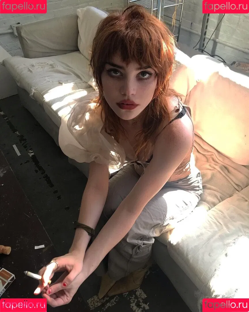 Sophie Thatcher / soapy.t / sophie_thatcher Onlyfans Photo Gallery 