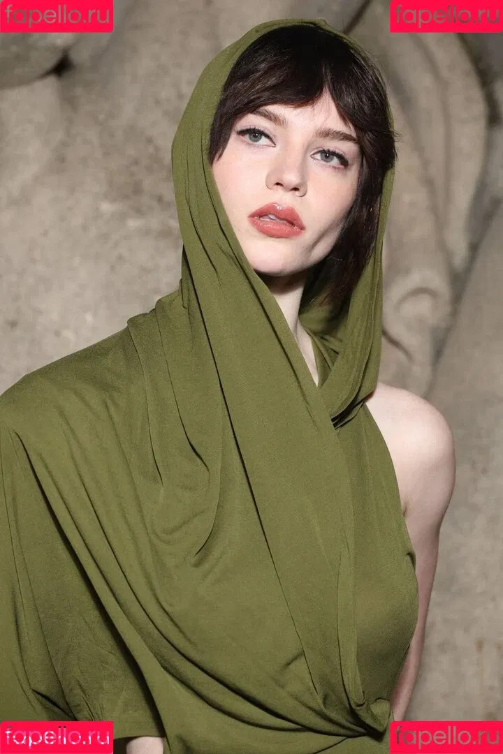 Sophie Thatcher / soapy.t / sophie_thatcher Onlyfans Photo Gallery 