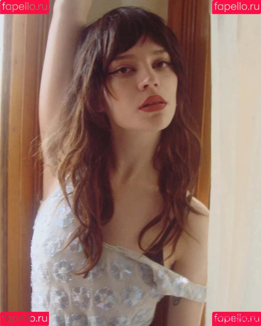 Sophie Thatcher / soapy.t / sophie_thatcher Onlyfans Photo Gallery 