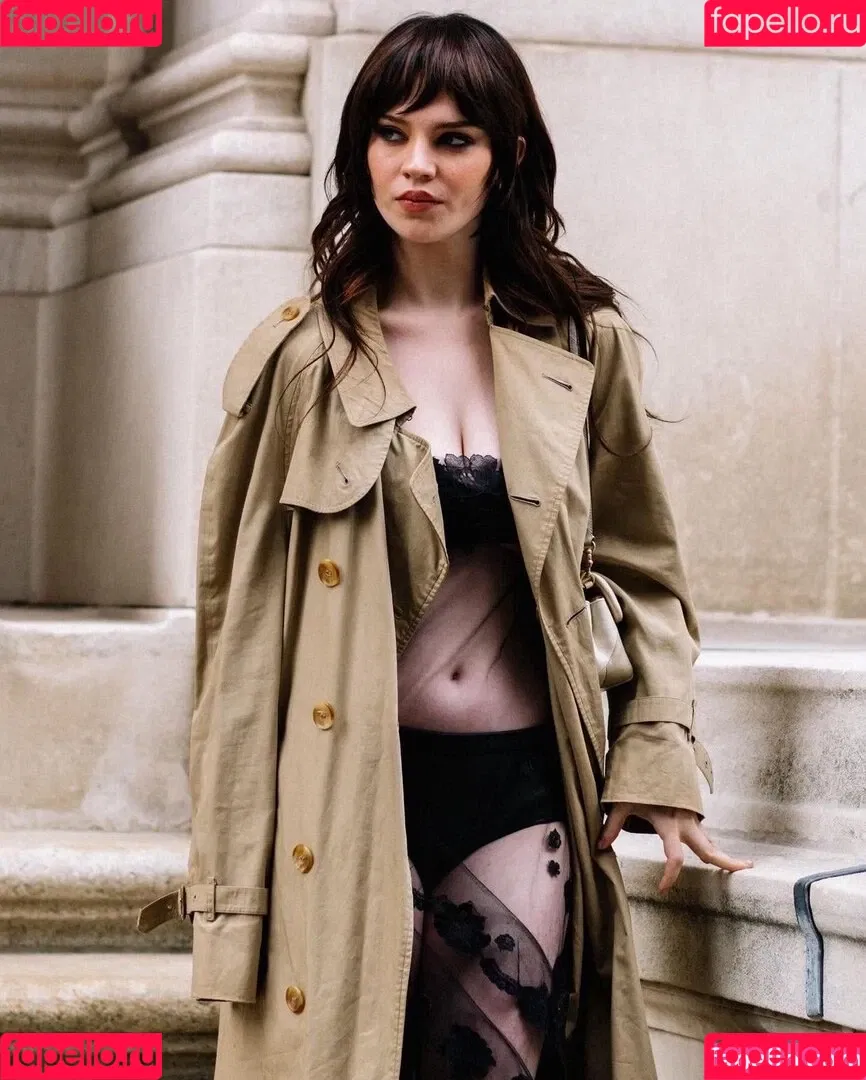 Sophie Thatcher / soapy.t / sophie_thatcher Onlyfans Photo Gallery 