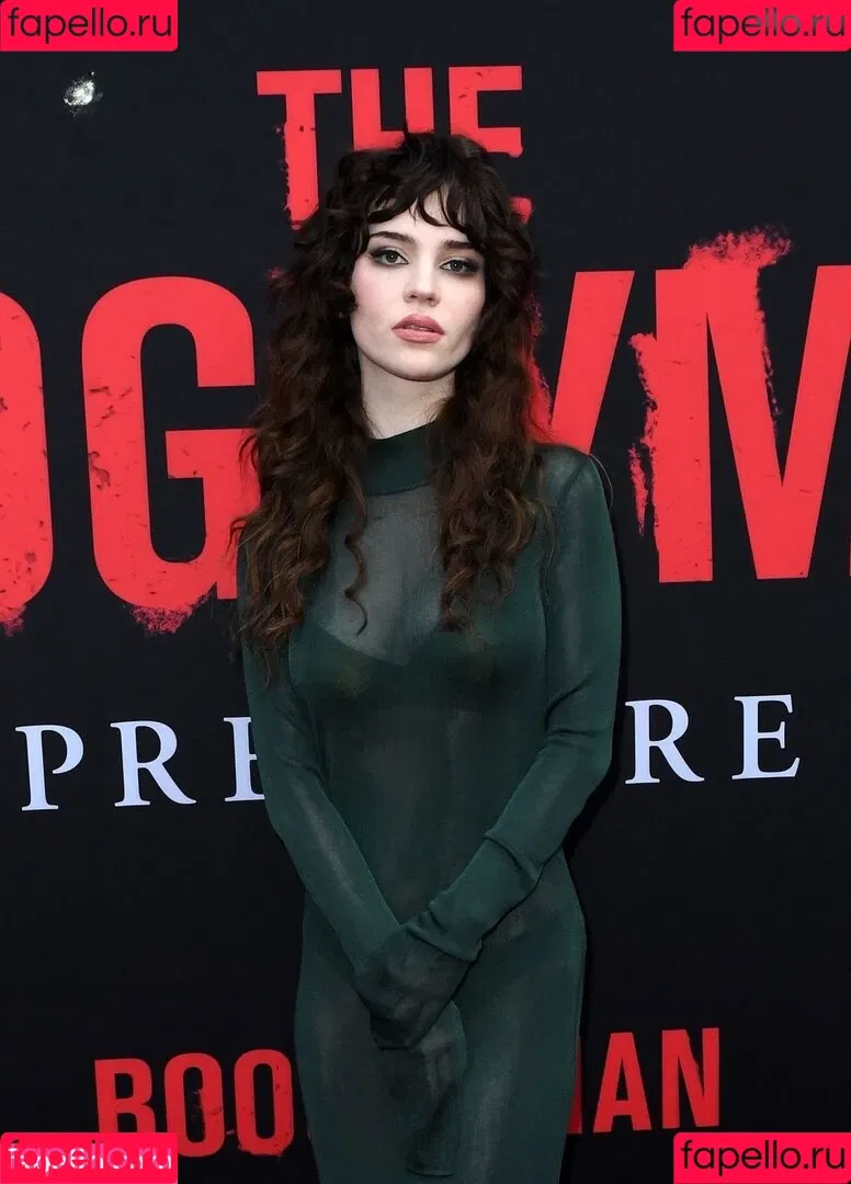 Sophie Thatcher / soapy.t / sophie_thatcher Onlyfans Photo Gallery 