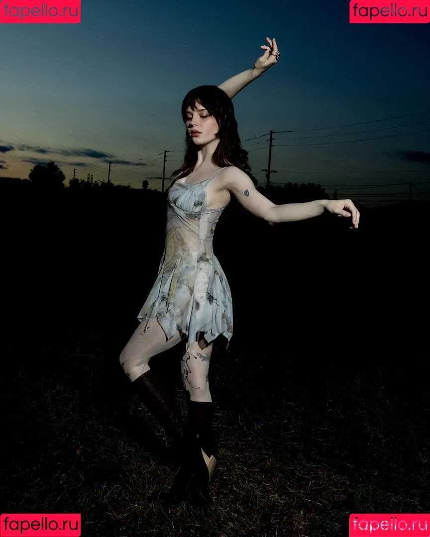 Sophie Thatcher / soapy.t / sophie_thatcher Onlyfans Photo Gallery 