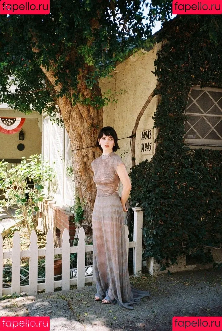 Sophie Thatcher / soapy.t / sophie_thatcher Onlyfans Photo Gallery 