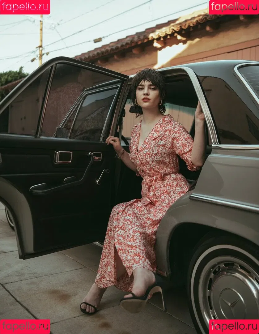 Sophie Thatcher / soapy.t / sophie_thatcher Onlyfans Photo Gallery 