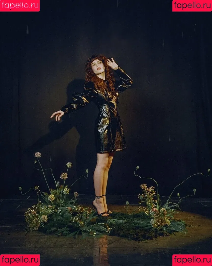 Sophie Thatcher / soapy.t / sophie_thatcher Onlyfans Photo Gallery 