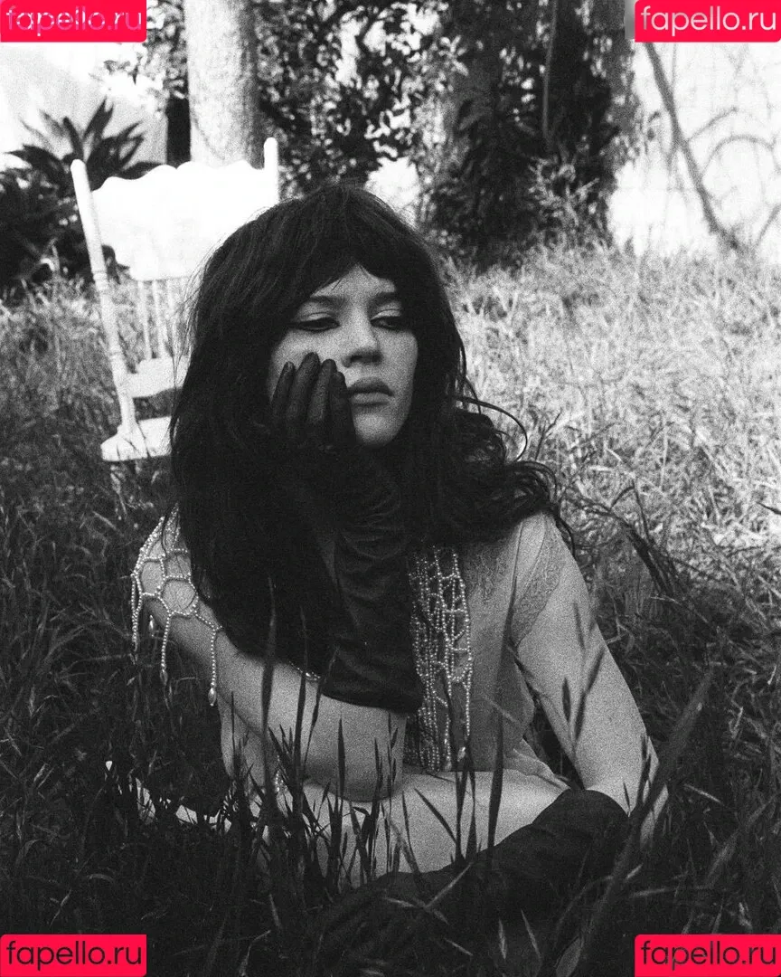 Sophie Thatcher / soapy.t / sophie_thatcher Onlyfans Photo Gallery 