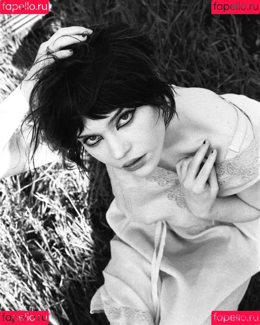 Sophie Thatcher / soapy.t / sophie_thatcher Onlyfans Photo Gallery 