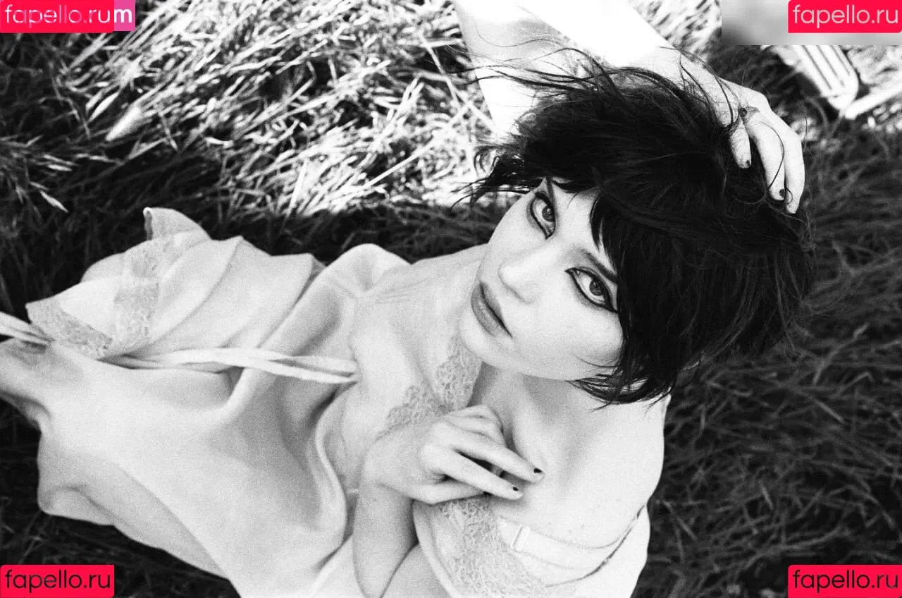 Sophie Thatcher / soapy.t / sophie_thatcher Onlyfans Photo Gallery 