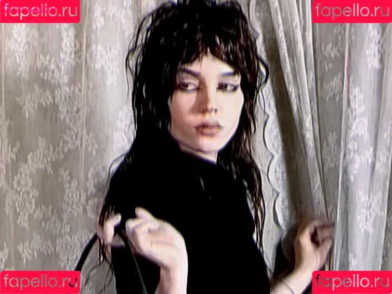 Sophie Thatcher / soapy.t / sophie_thatcher Onlyfans Photo Gallery 