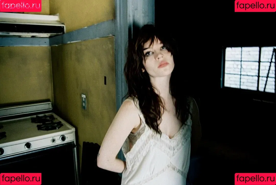 Sophie Thatcher / soapy.t / sophie_thatcher Onlyfans Photo Gallery 