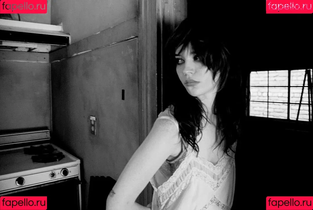 Sophie Thatcher / soapy.t / sophie_thatcher Onlyfans Photo Gallery 