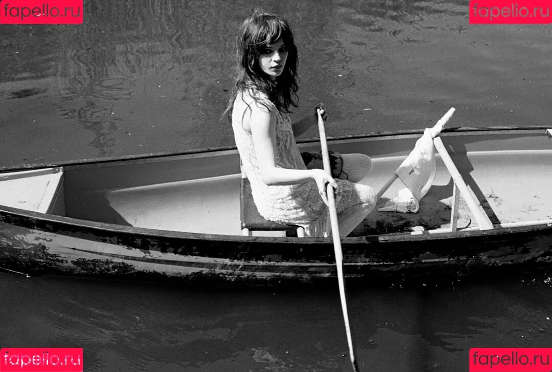 Sophie Thatcher / soapy.t / sophie_thatcher Onlyfans Photo Gallery 