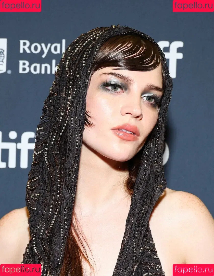 Sophie Thatcher / soapy.t / sophie_thatcher Onlyfans Photo Gallery 