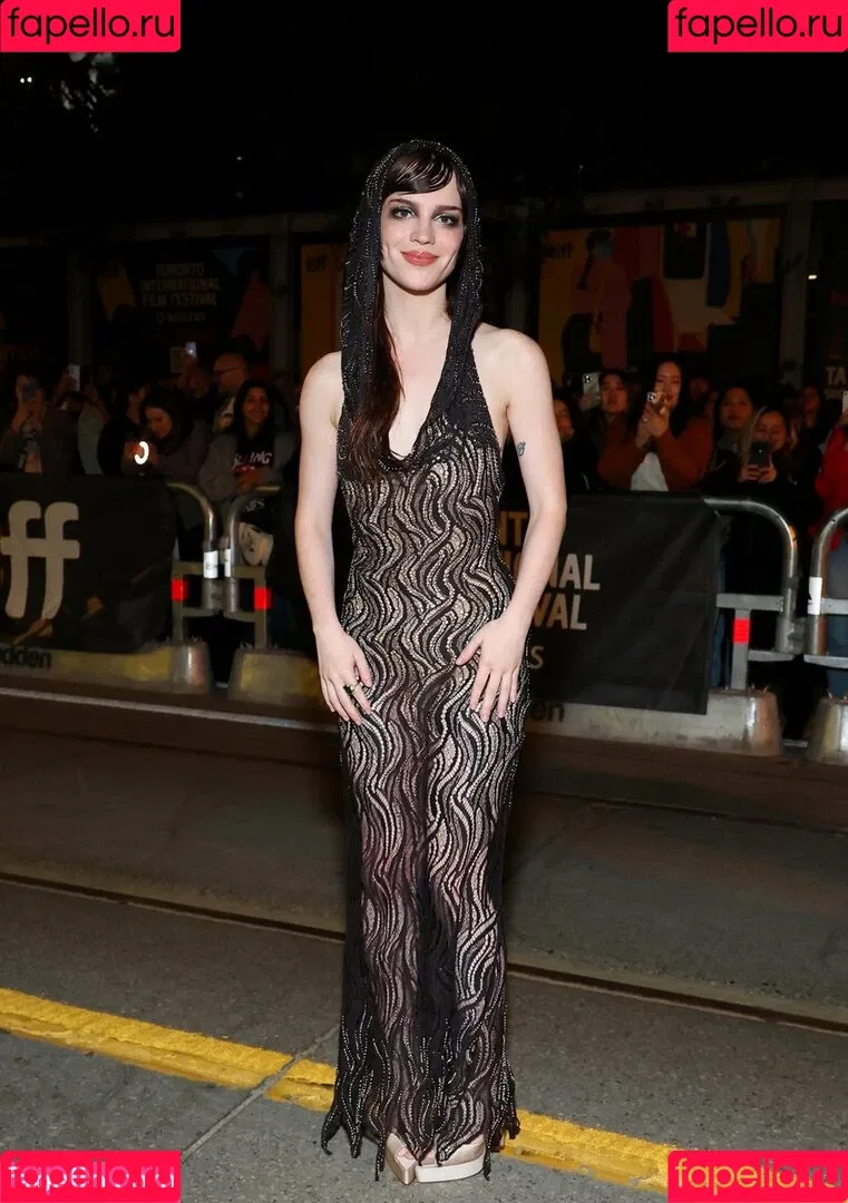 Sophie Thatcher / soapy.t / sophie_thatcher Onlyfans Photo Gallery 