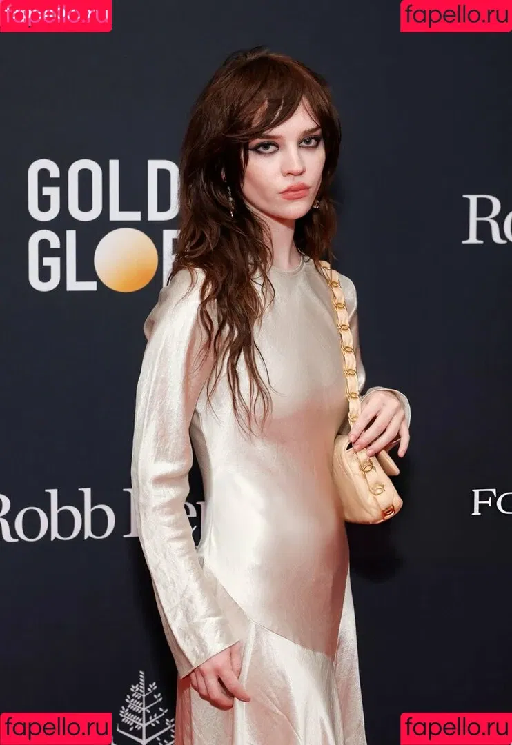 Sophie Thatcher / soapy.t / sophie_thatcher Onlyfans Photo Gallery 