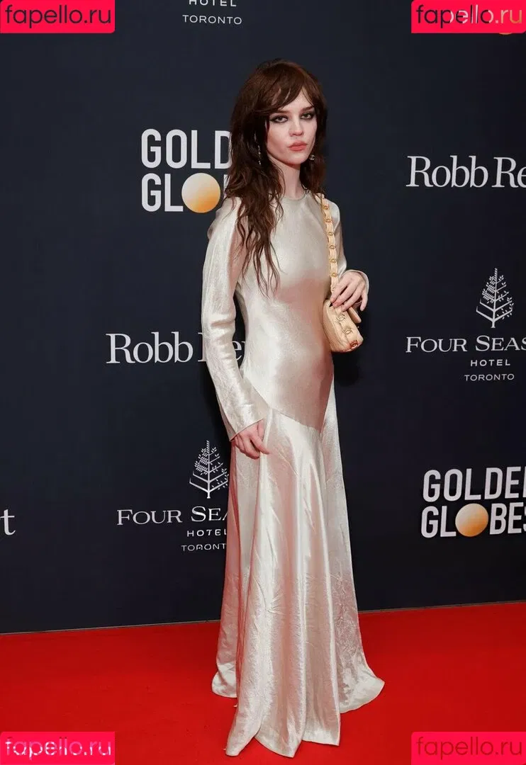 Sophie Thatcher / soapy.t / sophie_thatcher Onlyfans Photo Gallery 