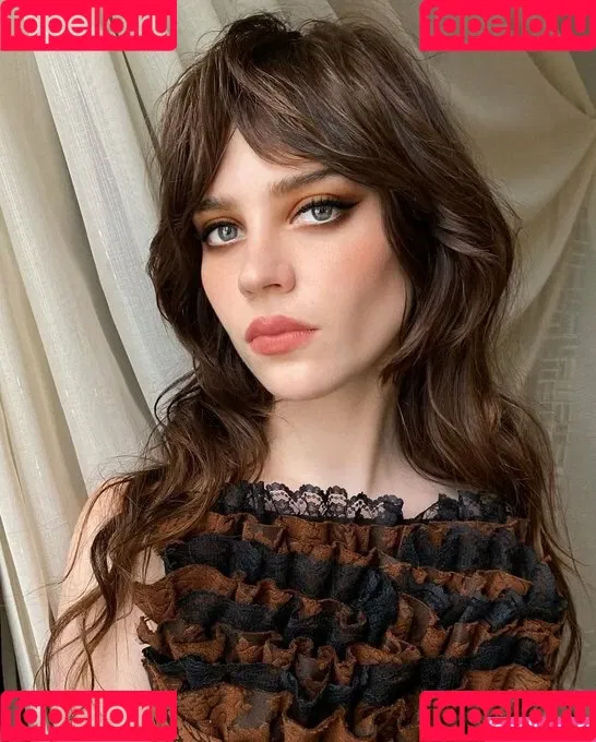 Sophie Thatcher / soapy.t / sophie_thatcher Onlyfans Photo Gallery 