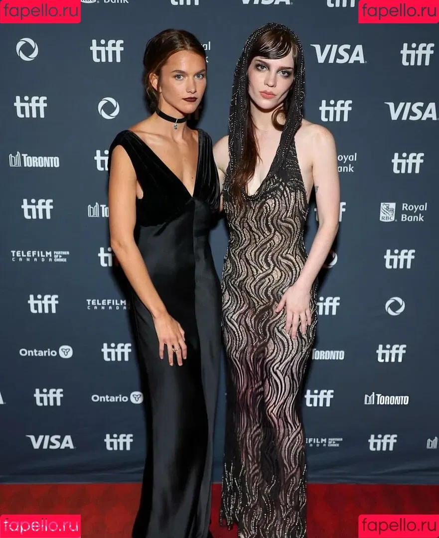 Sophie Thatcher / soapy.t / sophie_thatcher Onlyfans Photo Gallery 