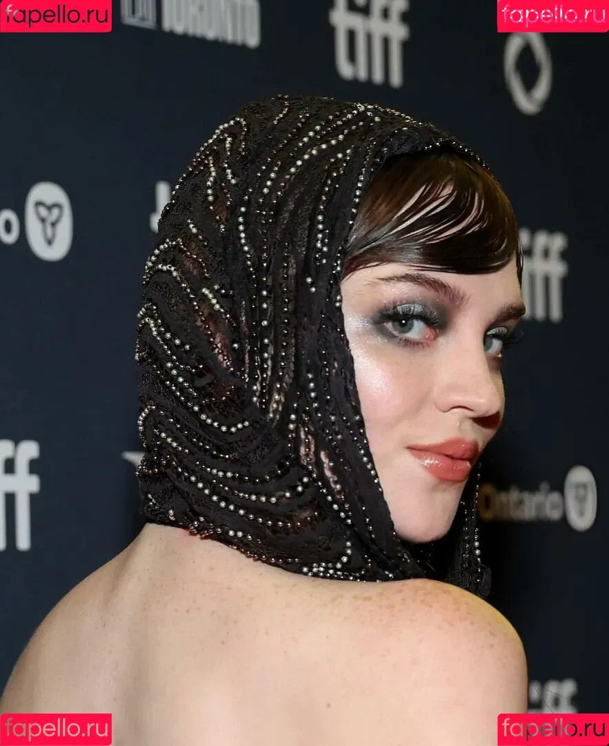 Sophie Thatcher / soapy.t / sophie_thatcher Onlyfans Photo Gallery 