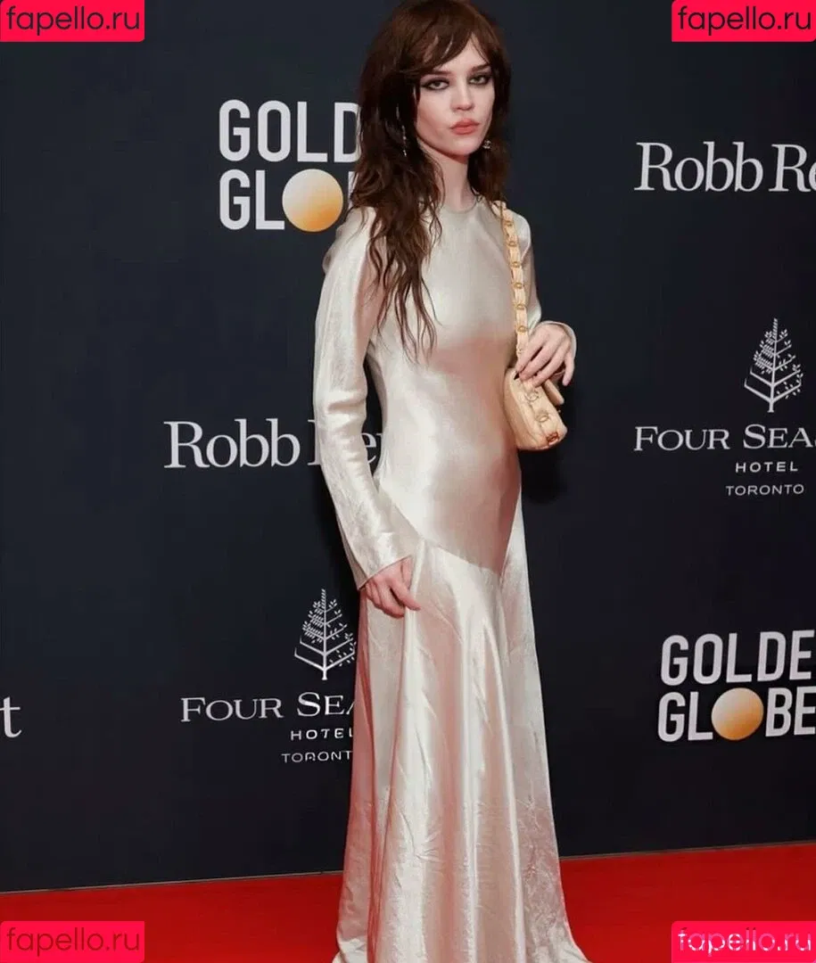 Sophie Thatcher / soapy.t / sophie_thatcher Onlyfans Photo Gallery 