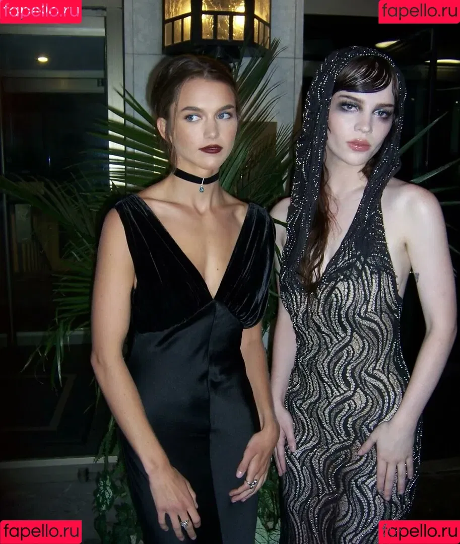 Sophie Thatcher / soapy.t / sophie_thatcher Onlyfans Photo Gallery 