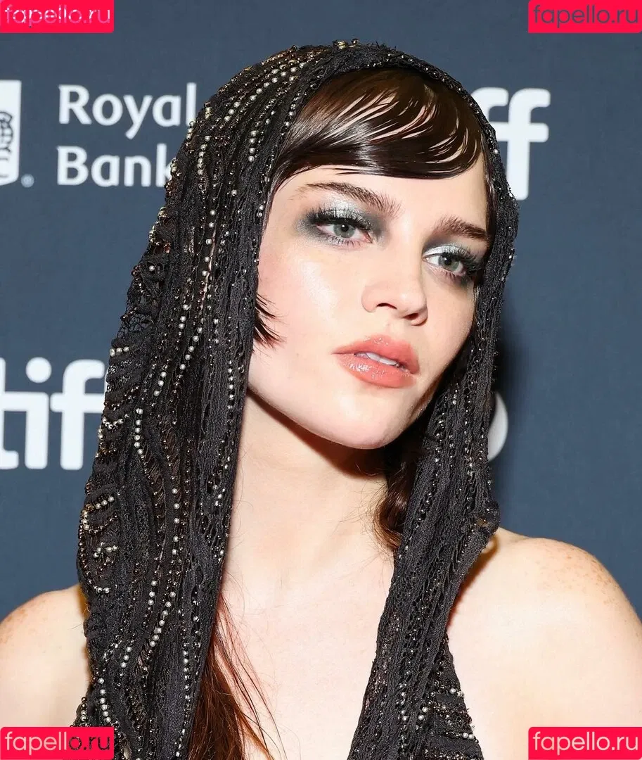 Sophie Thatcher / soapy.t / sophie_thatcher Onlyfans Photo Gallery 