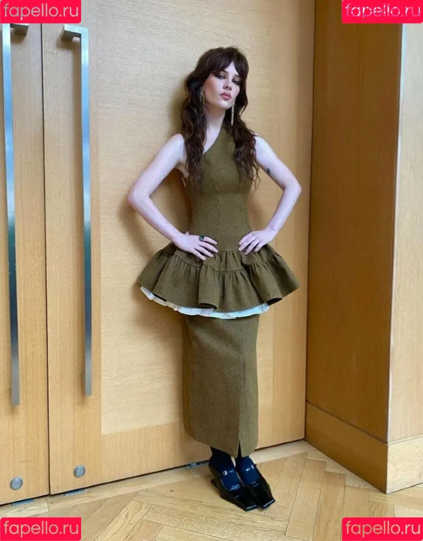 Sophie Thatcher / soapy.t / sophie_thatcher Onlyfans Photo Gallery 