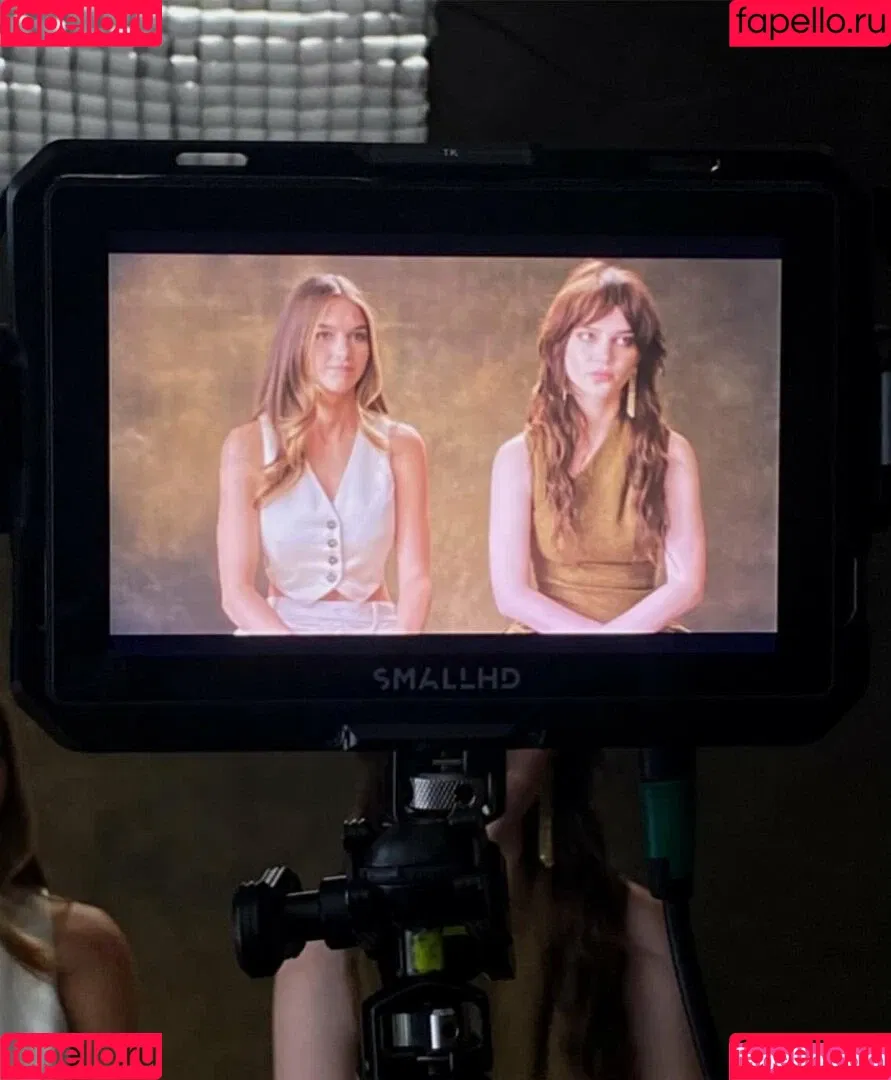 Sophie Thatcher / soapy.t / sophie_thatcher Onlyfans Photo Gallery 