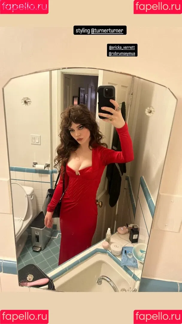 Sophie Thatcher / soapy.t / sophie_thatcher Onlyfans Photo Gallery 