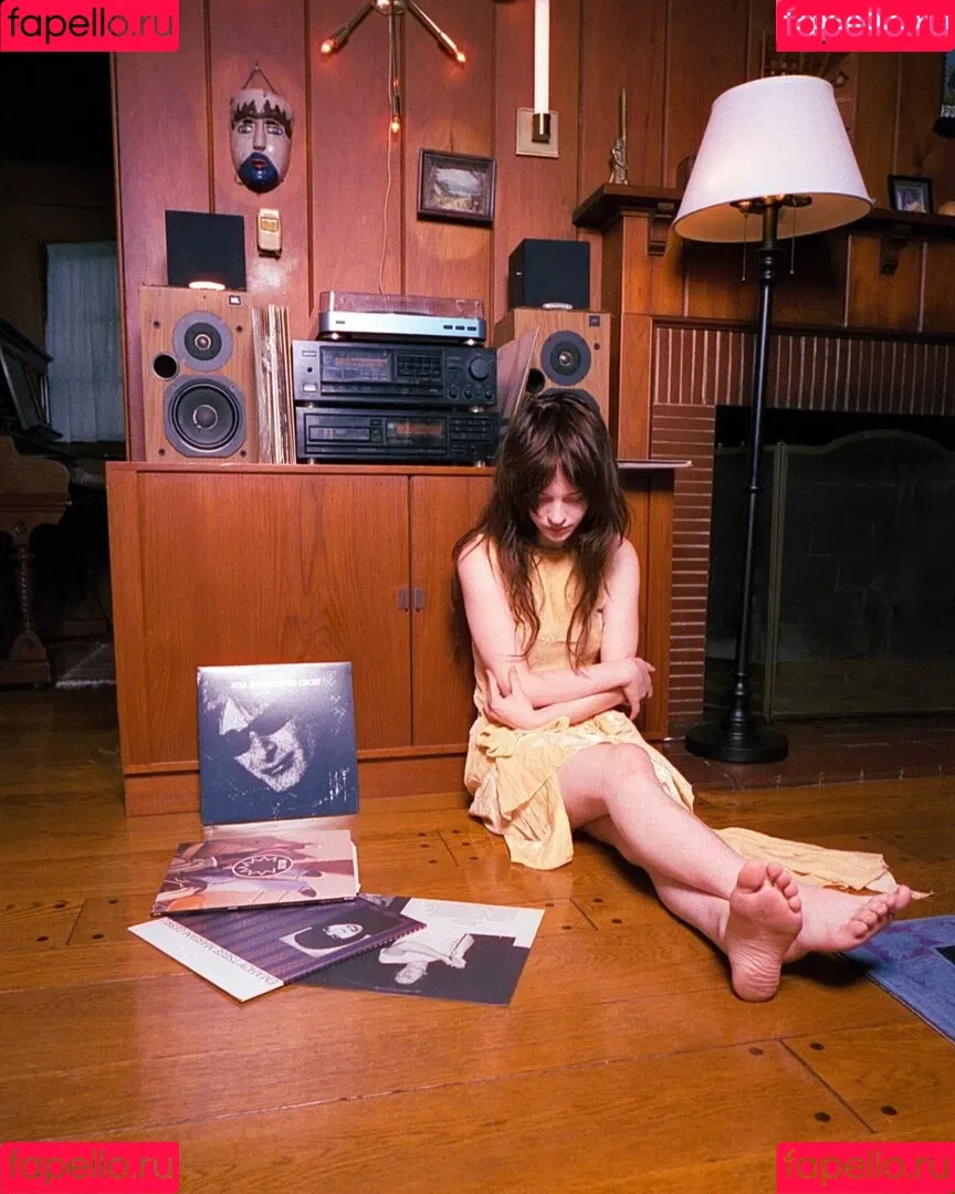 Sophie Thatcher / soapy.t / sophie_thatcher Onlyfans Photo Gallery 