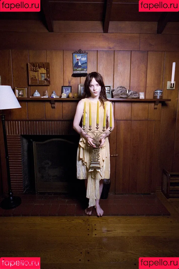 Sophie Thatcher / soapy.t / sophie_thatcher Onlyfans Photo Gallery 