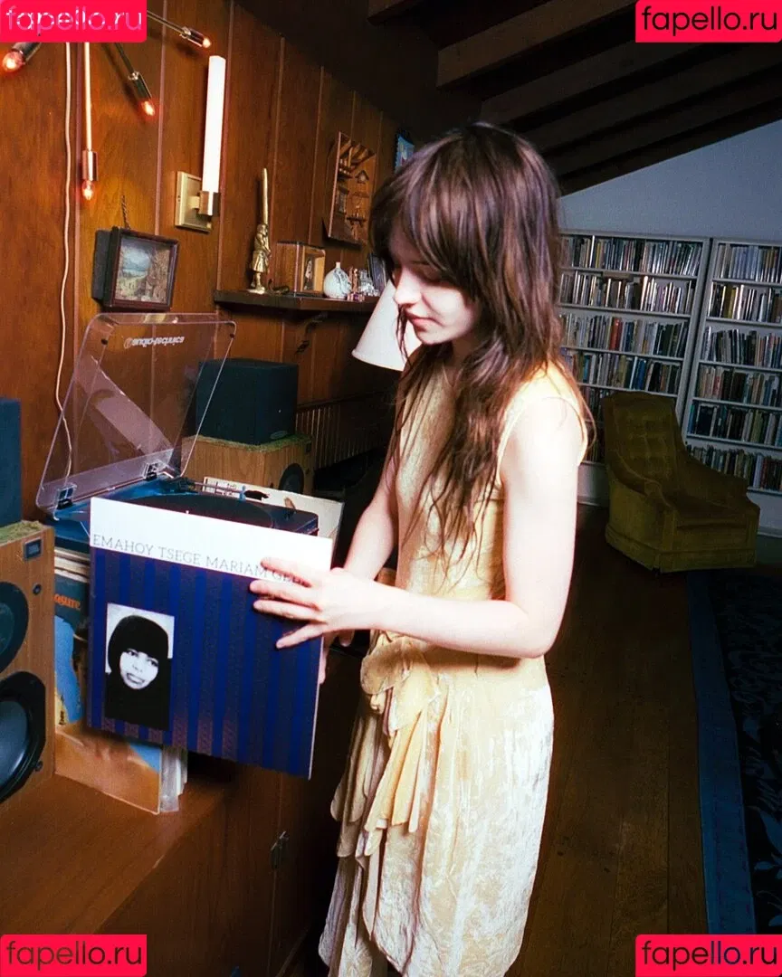 Sophie Thatcher / soapy.t / sophie_thatcher Onlyfans Photo Gallery 