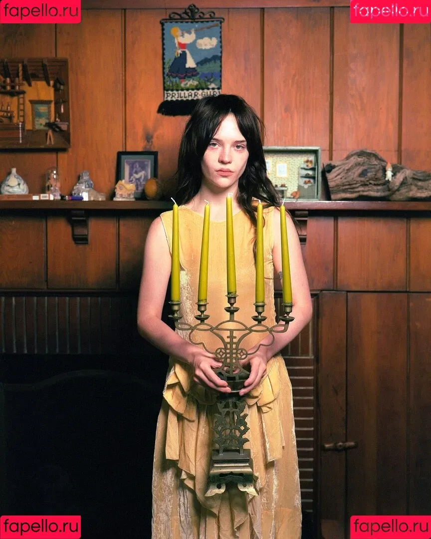 Sophie Thatcher / soapy.t / sophie_thatcher Onlyfans Photo Gallery 