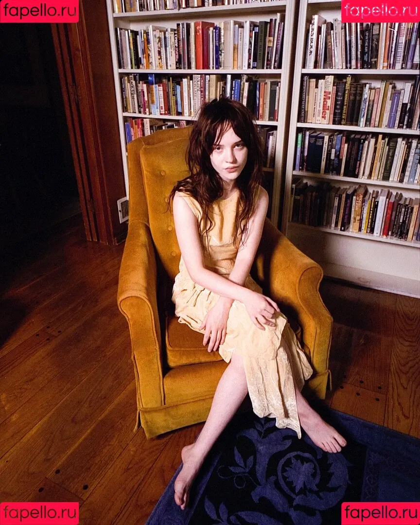 Sophie Thatcher / soapy.t / sophie_thatcher Onlyfans Photo Gallery 