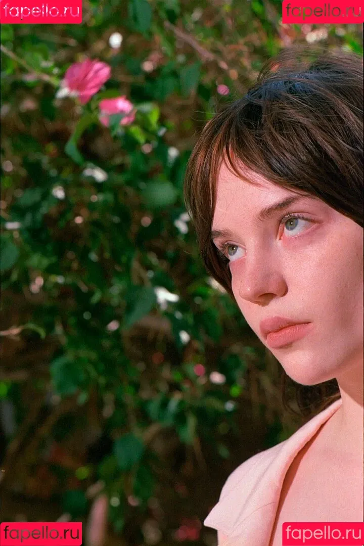 Sophie Thatcher / soapy.t / sophie_thatcher Onlyfans Photo Gallery 