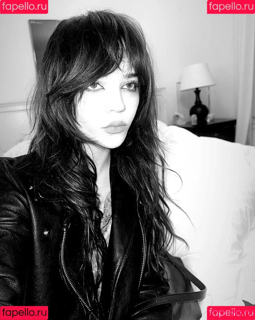 Sophie Thatcher / soapy.t / sophie_thatcher Onlyfans Photo Gallery 