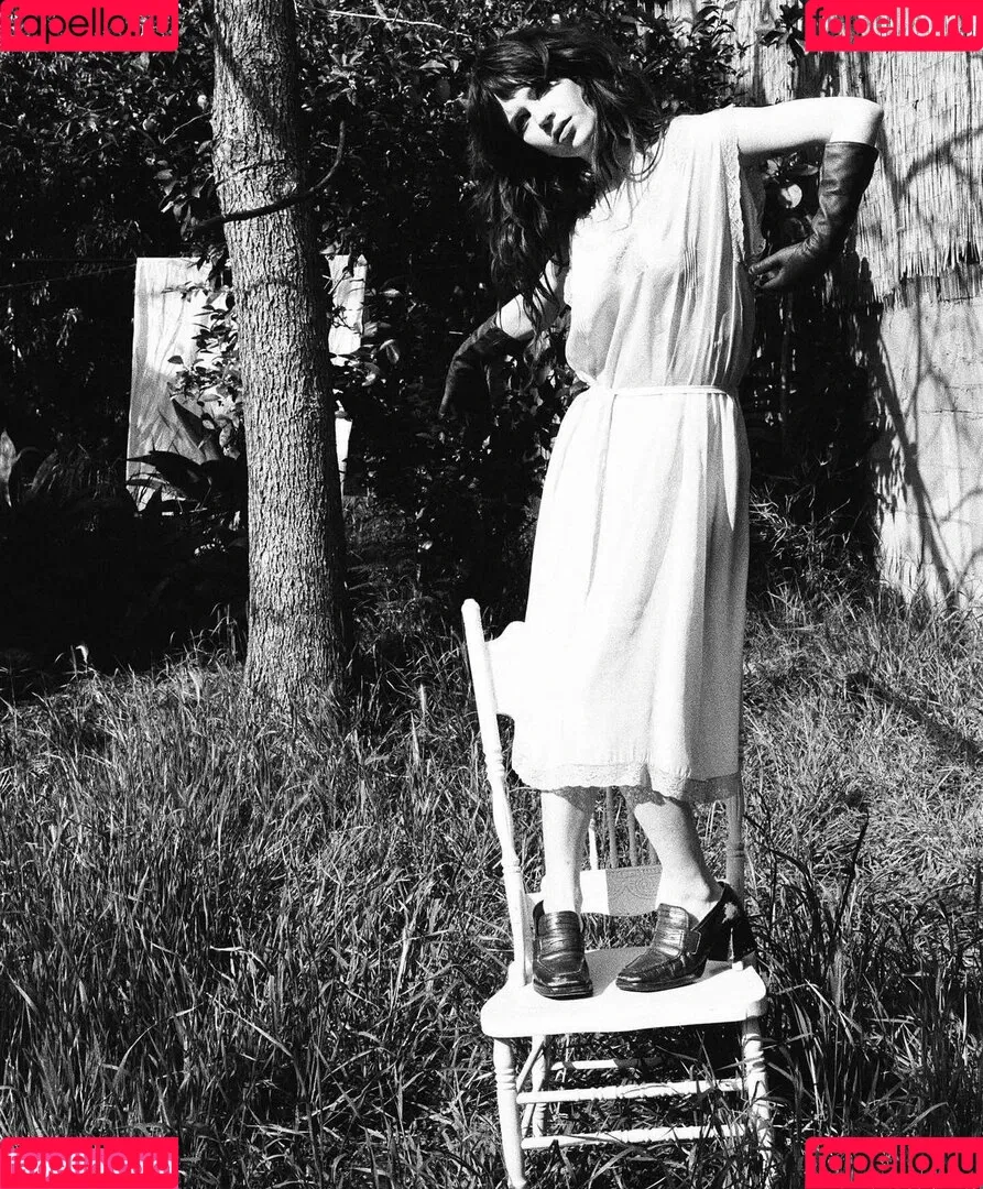 Sophie Thatcher / soapy.t / sophie_thatcher Onlyfans Photo Gallery 