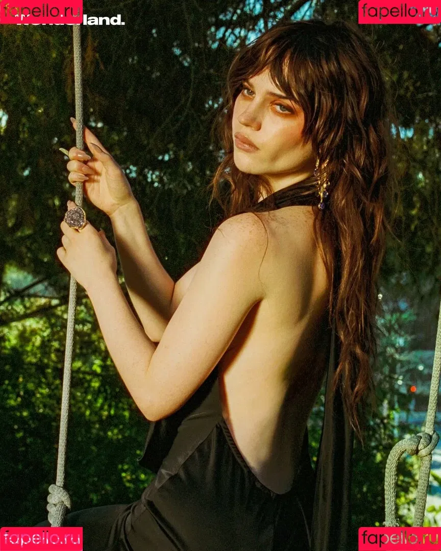 Sophie Thatcher / soapy.t / sophie_thatcher Onlyfans Photo Gallery 