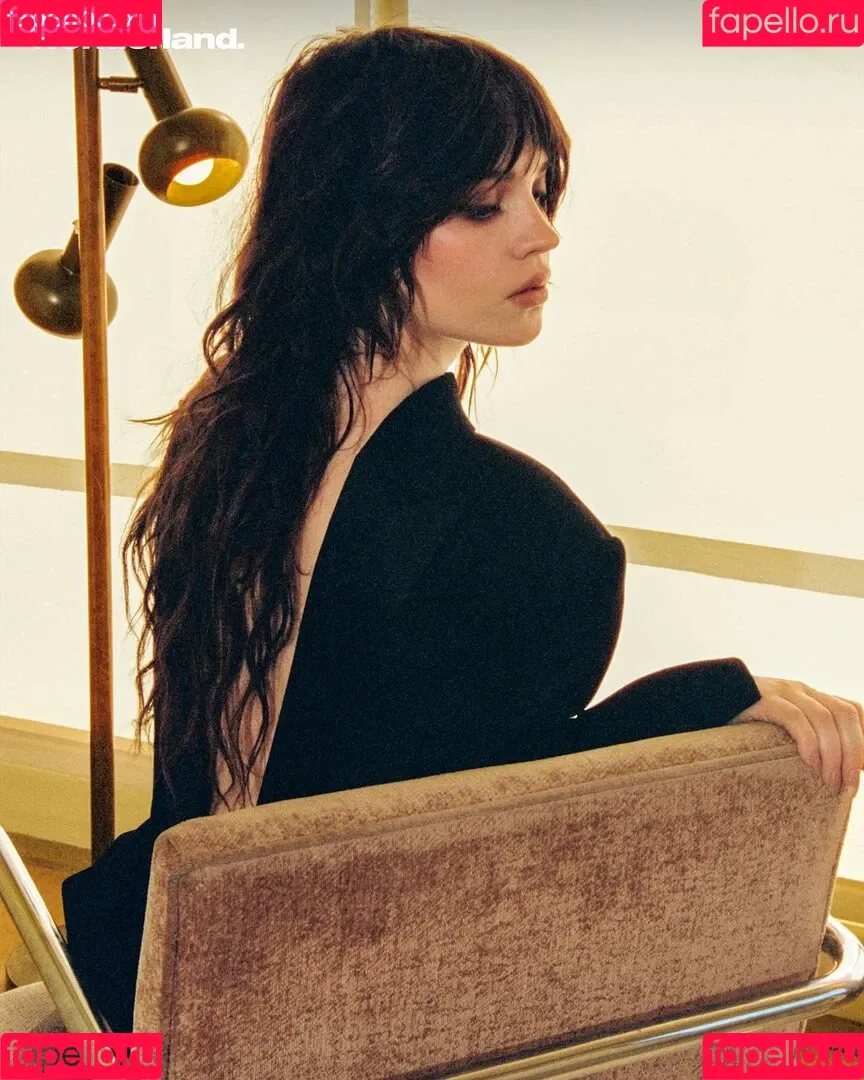 Sophie Thatcher / soapy.t / sophie_thatcher Onlyfans Photo Gallery 