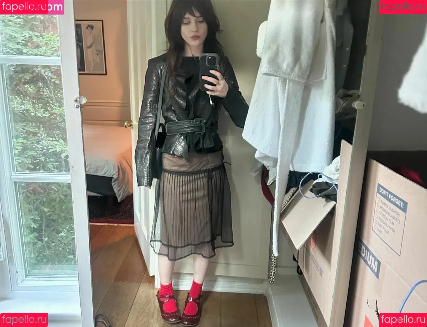 Sophie Thatcher / soapy.t / sophie_thatcher Onlyfans Photo Gallery 