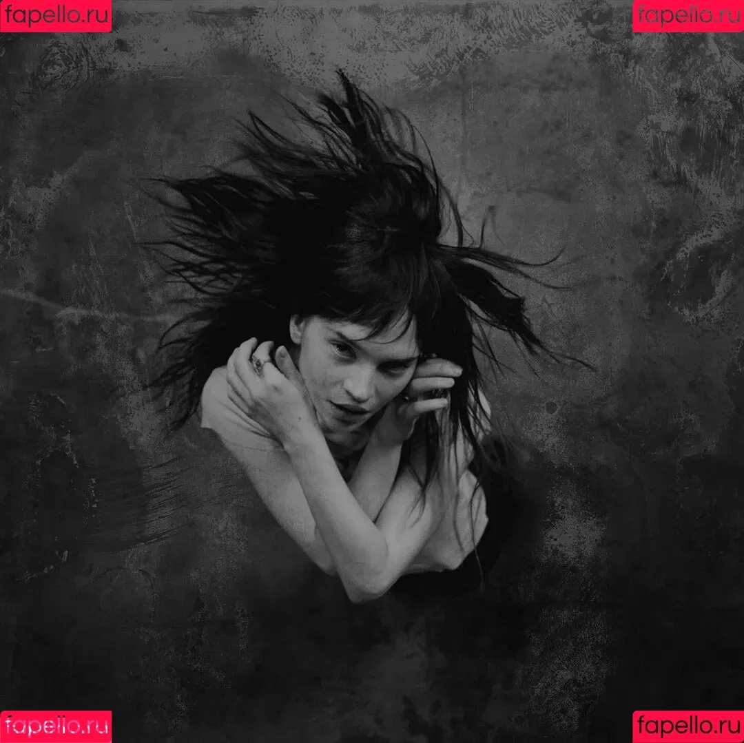 Sophie Thatcher / soapy.t / sophie_thatcher Onlyfans Photo Gallery 