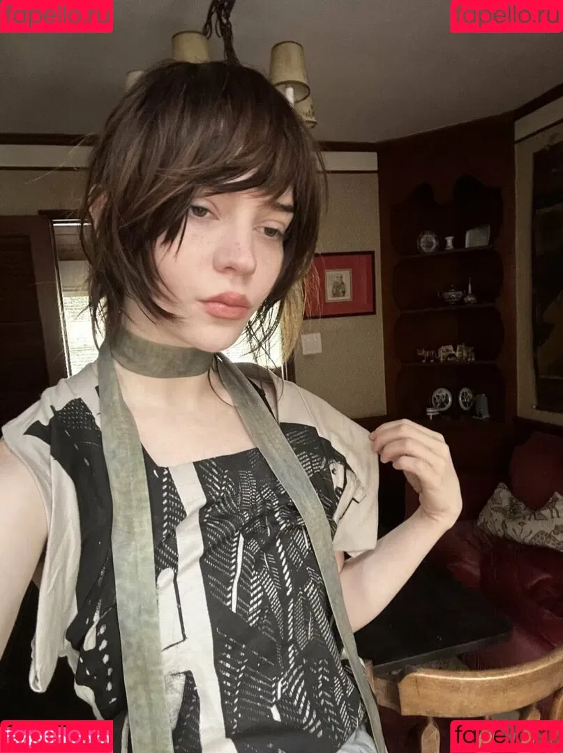 Sophie Thatcher / soapy.t / sophie_thatcher Onlyfans Photo Gallery 