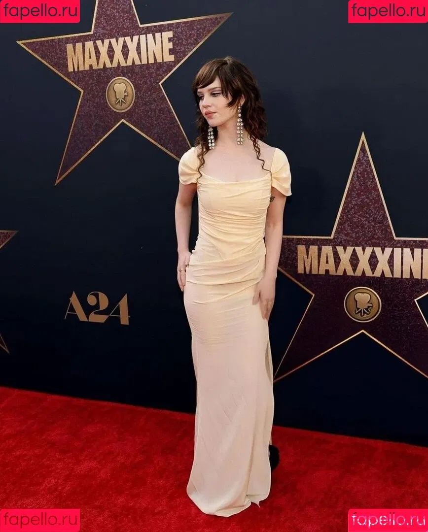 Sophie Thatcher / soapy.t / sophie_thatcher Onlyfans Photo Gallery 