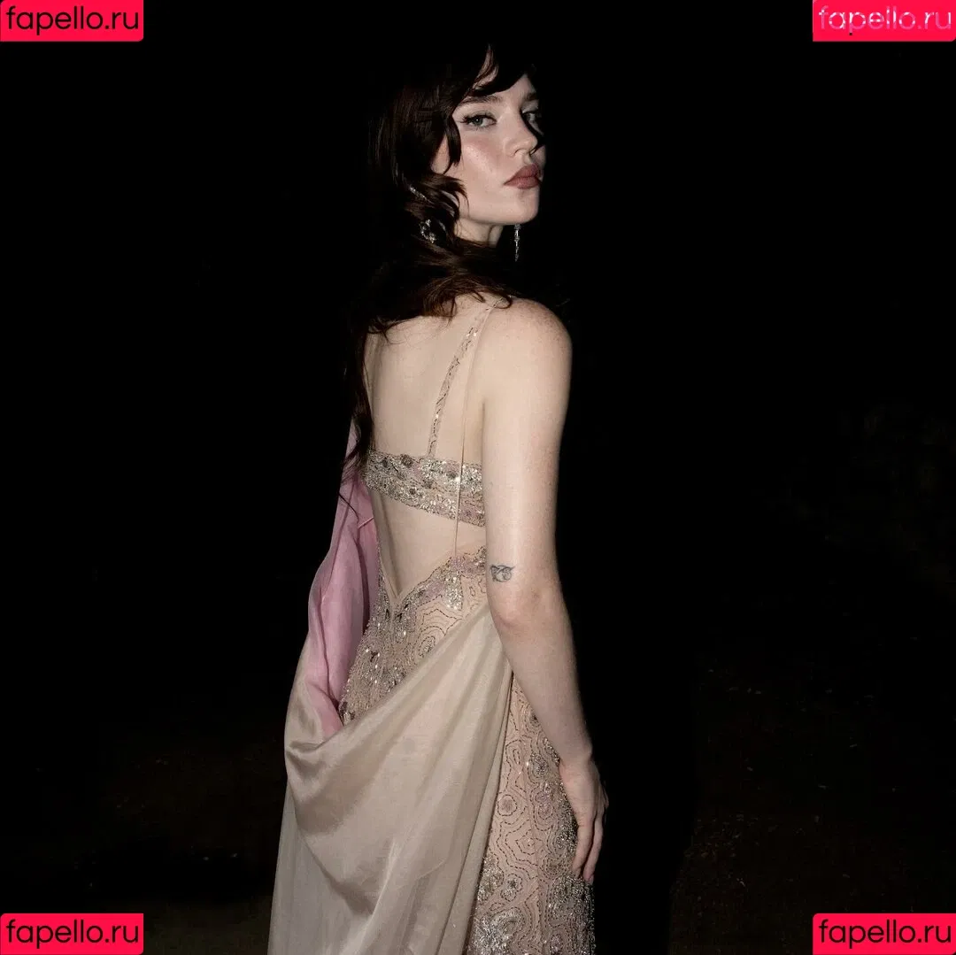 Sophie Thatcher / soapy.t / sophie_thatcher Onlyfans Photo Gallery 