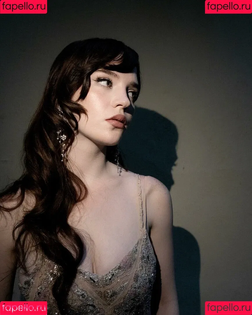 Sophie Thatcher / soapy.t / sophie_thatcher Onlyfans Photo Gallery 