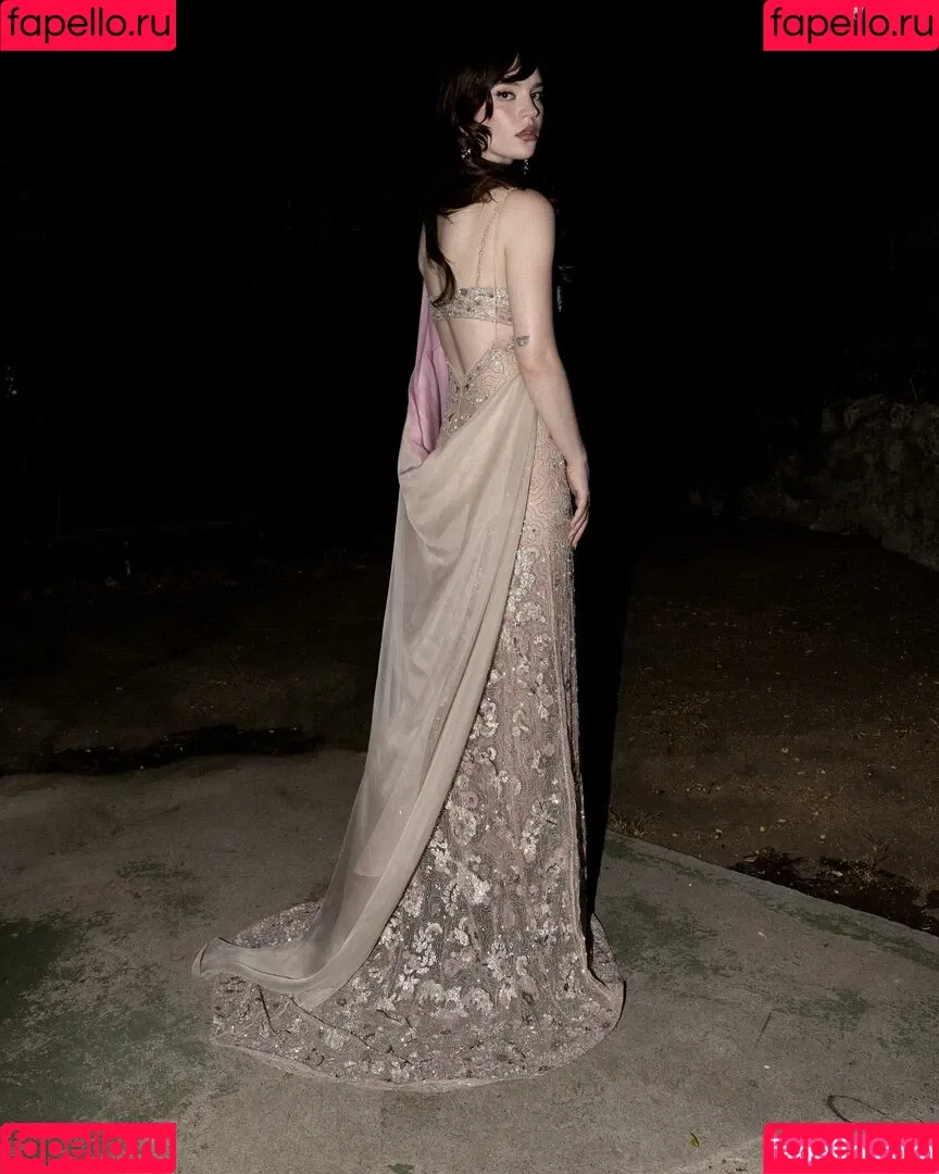 Sophie Thatcher / soapy.t / sophie_thatcher Onlyfans Photo Gallery 