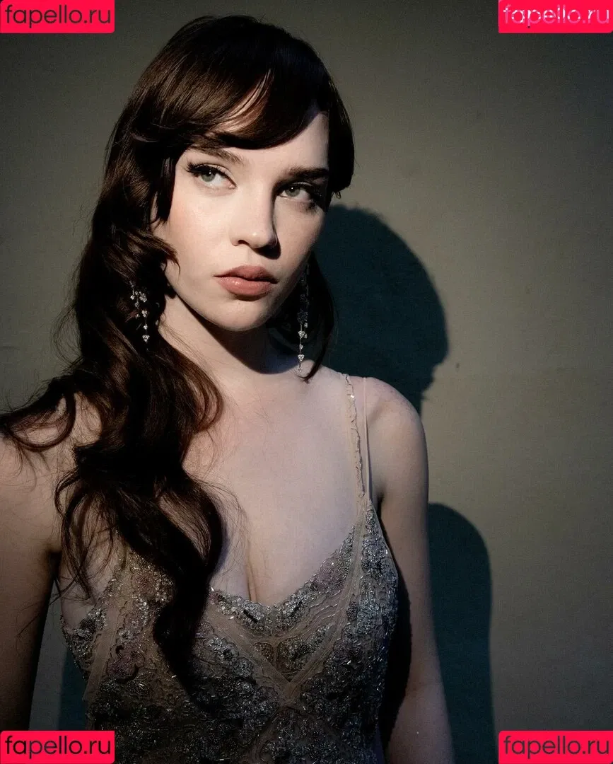 Sophie Thatcher / soapy.t / sophie_thatcher Onlyfans Photo Gallery 